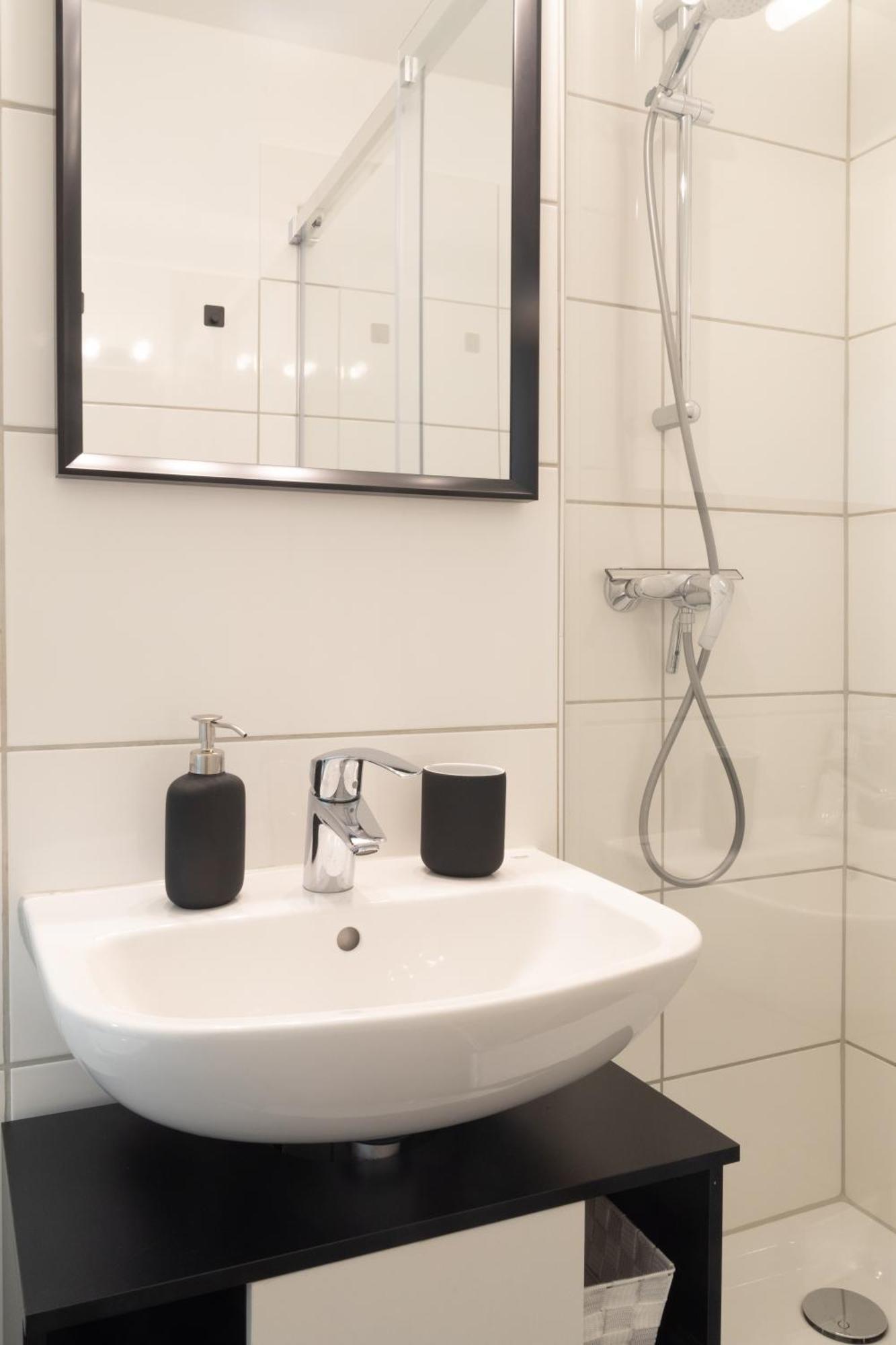 Home Shanti - Studio, Suedvorstadt, Balkon, Tv Leipzig Ngoại thất bức ảnh