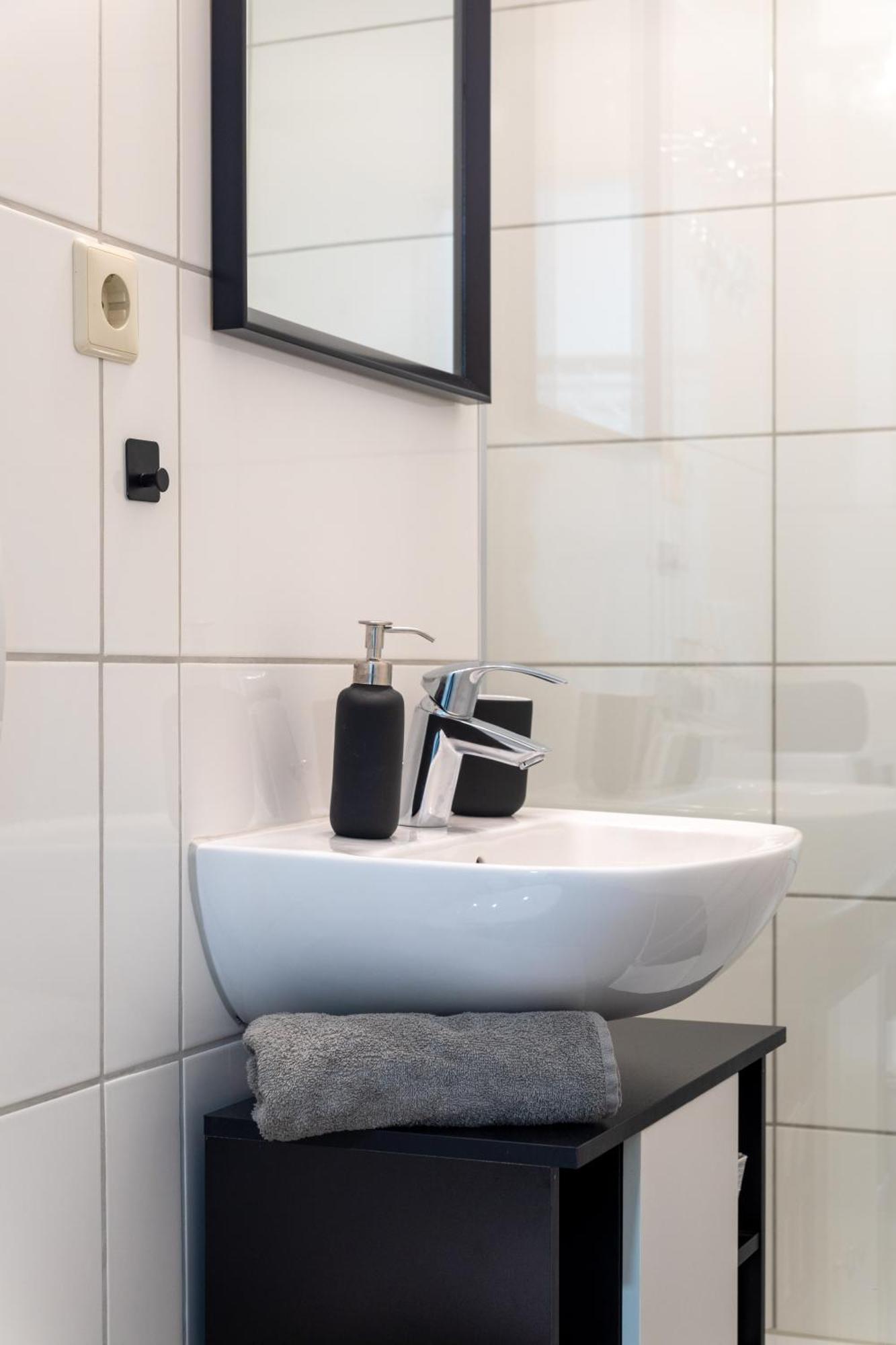 Home Shanti - Studio, Suedvorstadt, Balkon, Tv Leipzig Ngoại thất bức ảnh